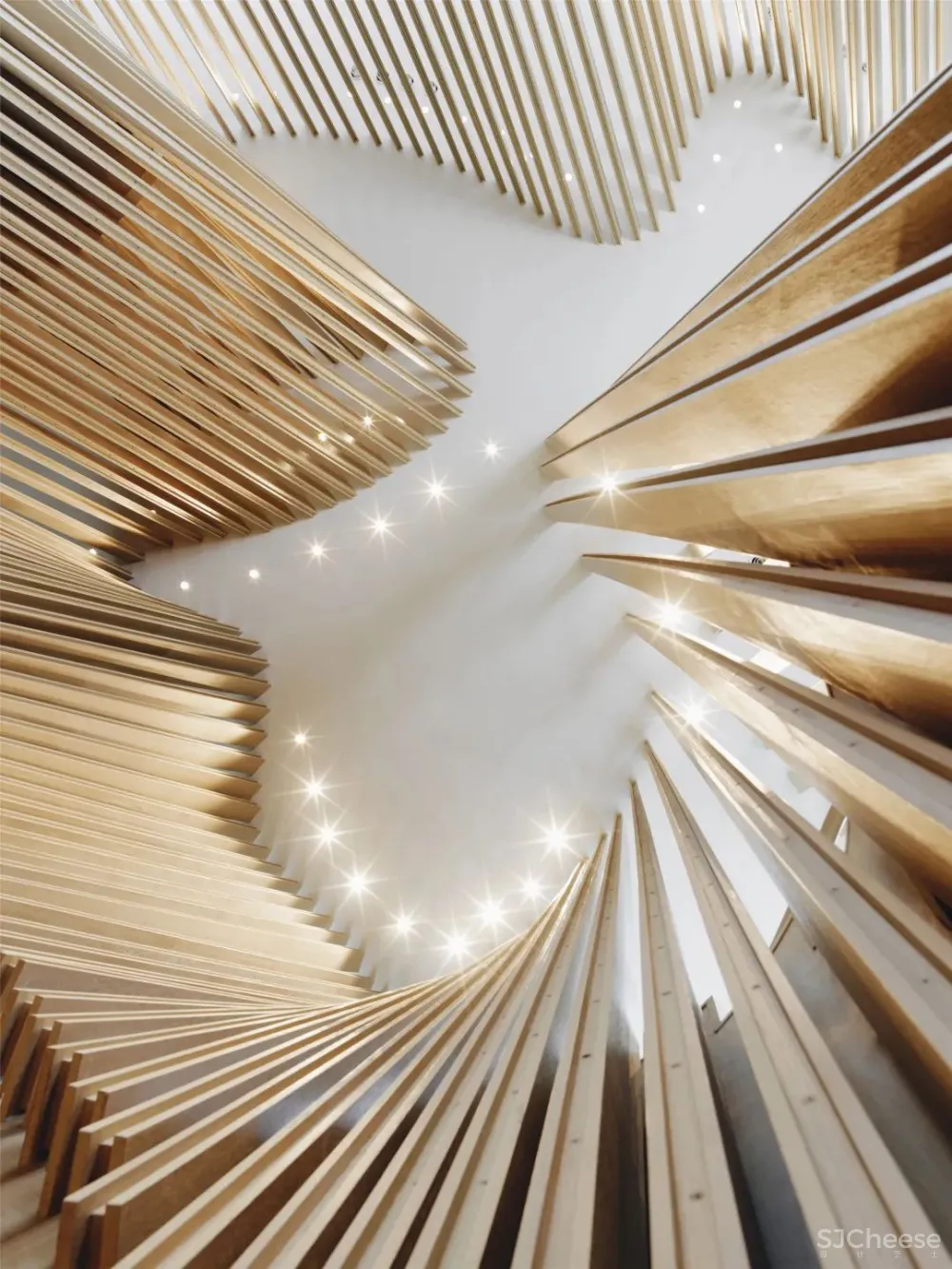 罗灵杰 龙慧祺:香港将军澳蓝塘傲会所 K11周大福