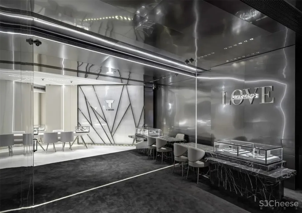 罗灵杰 龙慧祺:香港将军澳蓝塘傲会所 K11周大福