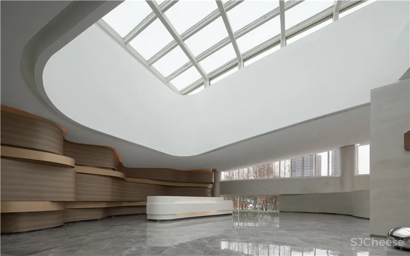 品辰设计 | 探索设计与光影共生的艺术空间 x 绿地艺展中心