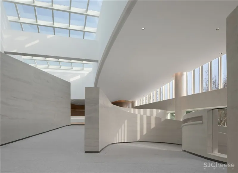 品辰设计 | 探索设计与光影共生的艺术空间 x 绿地艺展中心