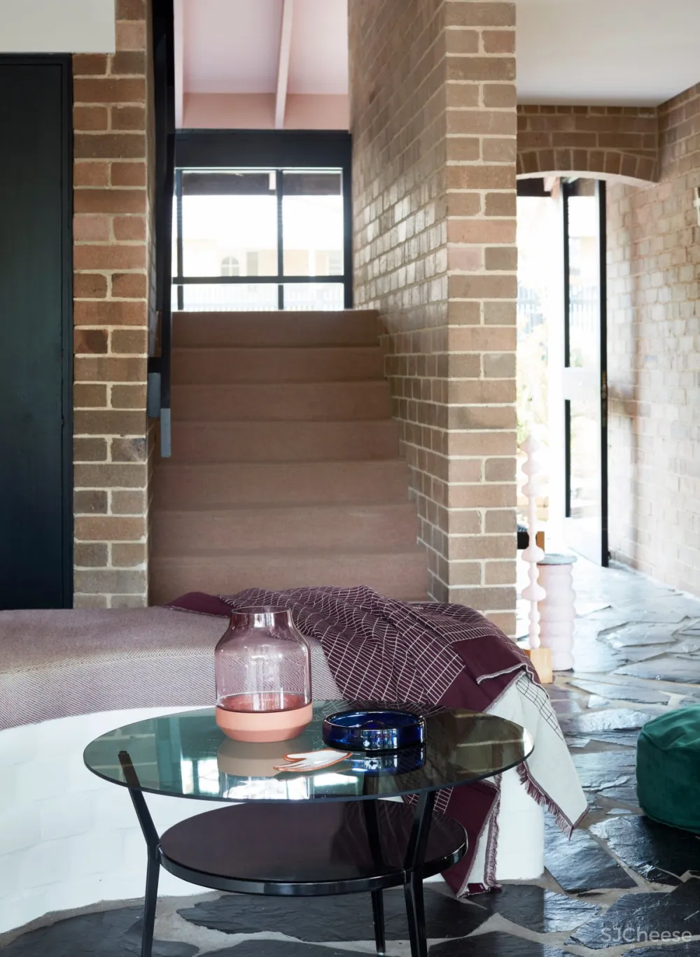 Amber Road | Polychrome House , 现代色彩丰富的艺术之家