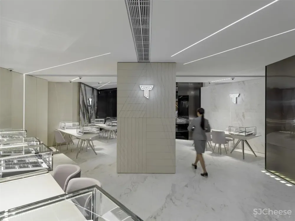 罗灵杰 龙慧祺:香港将军澳蓝塘傲会所 K11周大福