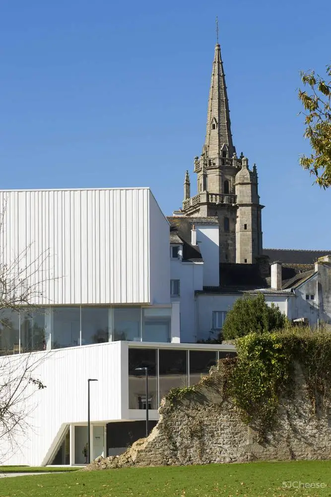 Cultural Center in Baud Studio 02