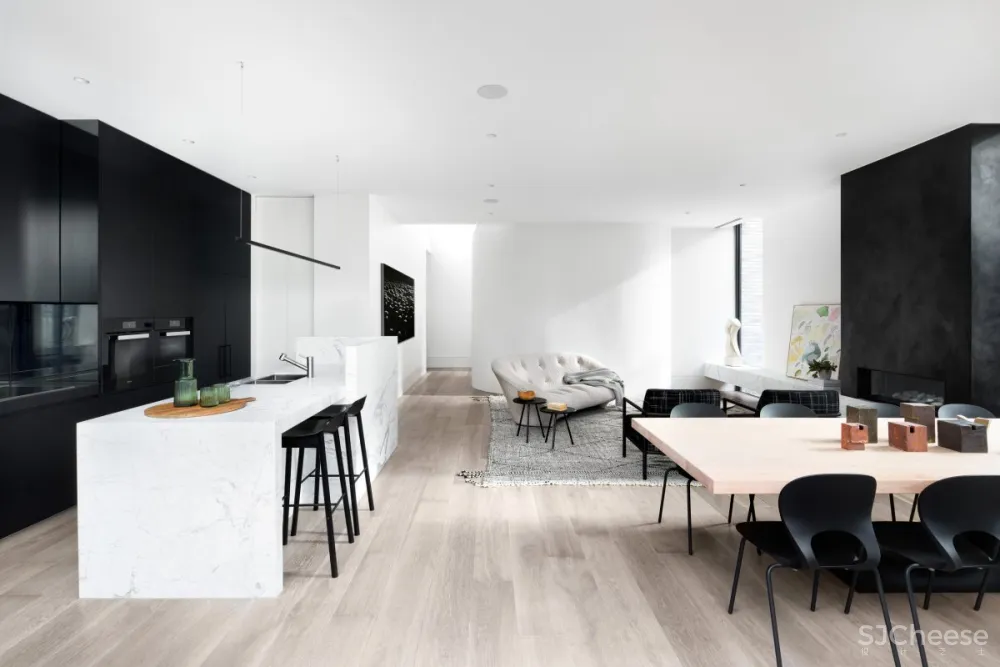 Cera Stribley | Caroline , 当代鲜明的古朴住宅