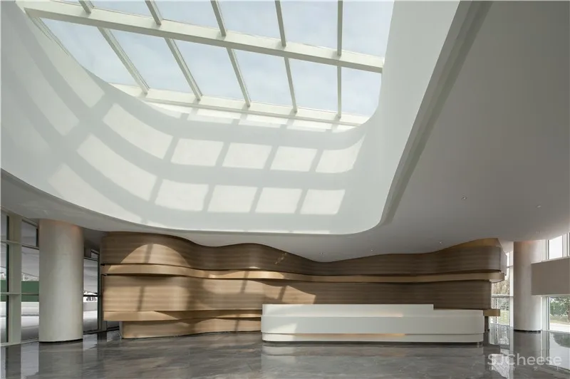 品辰设计 | 探索设计与光影共生的艺术空间 x 绿地艺展中心