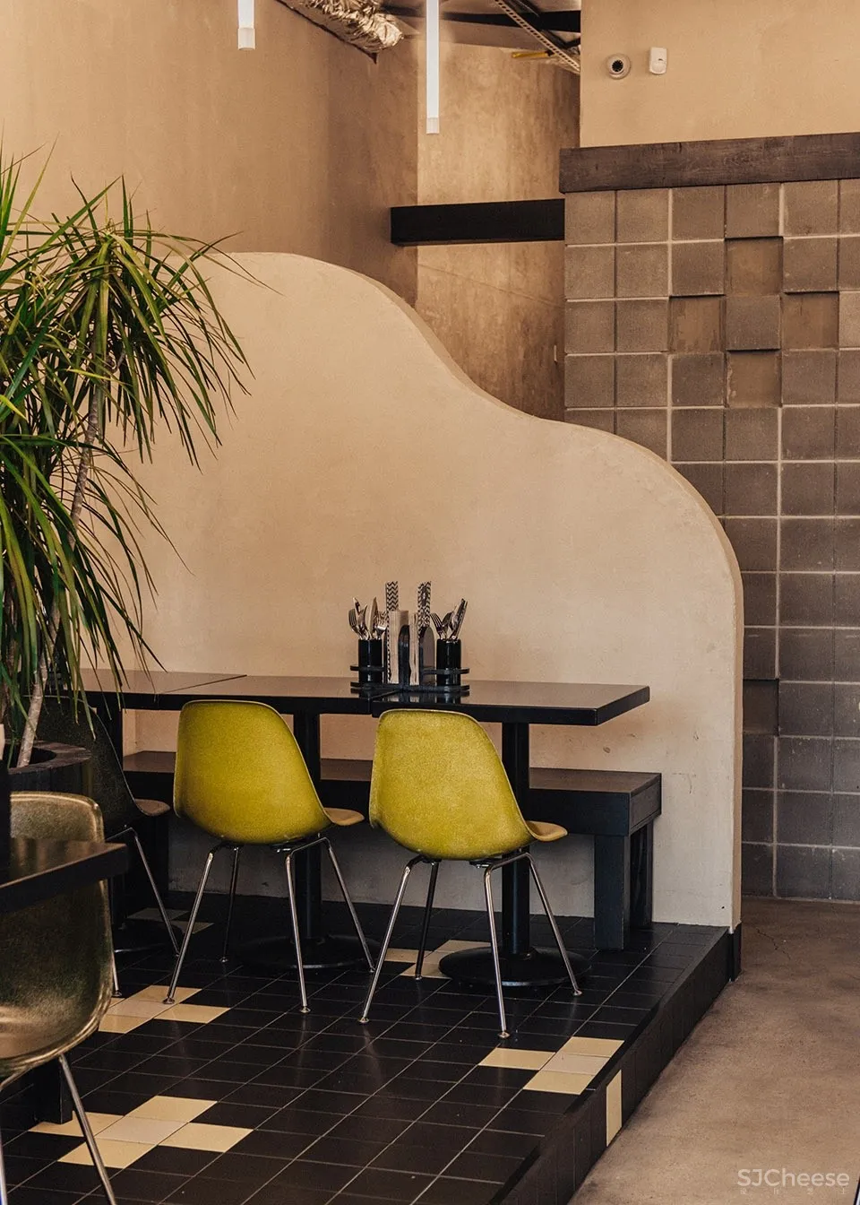 高级的轻食餐厅设计,朴实自然却又质感十足 September and Interiors