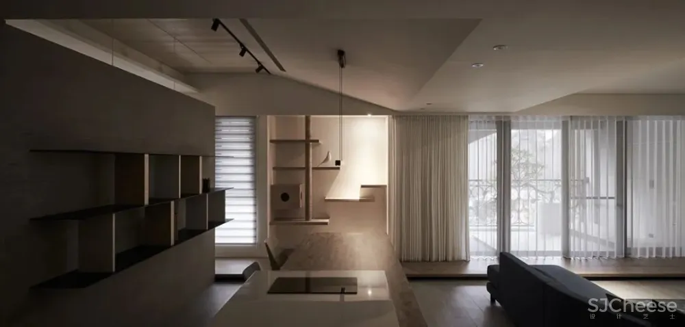 一条木质人行道贯穿公私区域,家还可以这样分 虫点子设计