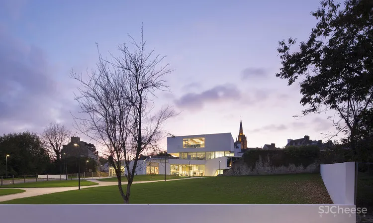 Cultural Center in Baud Studio 02