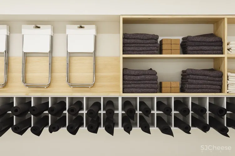 西班牙马 YogaOne 会所 Studio Shito