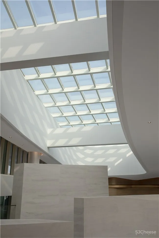 品辰设计 | 探索设计与光影共生的艺术空间 x 绿地艺展中心