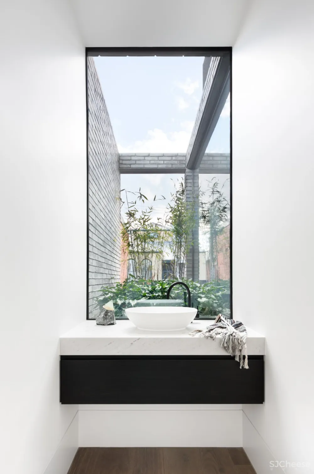 Cera Stribley | Caroline , 当代鲜明的古朴住宅