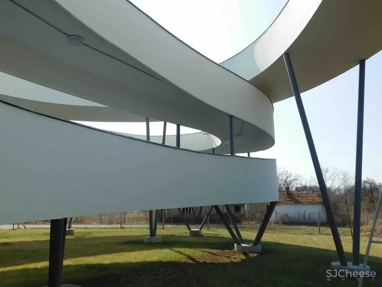 旋转,飞跃——匈牙利自行车服务中心 Cycling Center Ferdinand and Ferdinand Architects