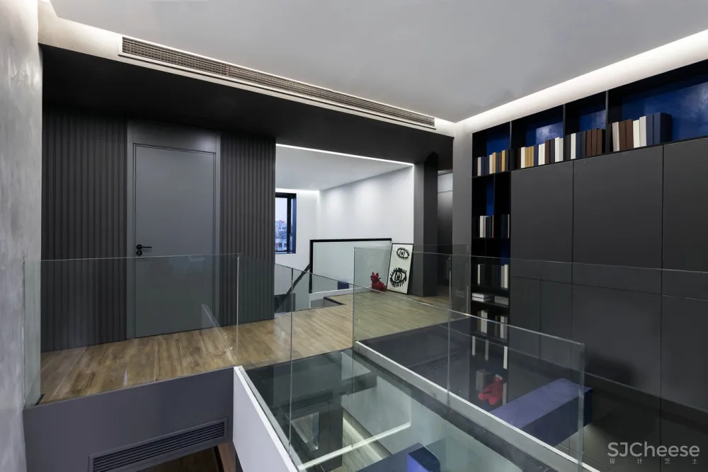 砸掉120万楼板,造出玻璃栈道 FF空间设计