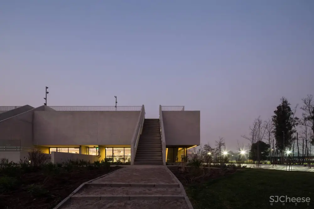 The Saint George College’s Gymnasium Gonzalo Mardones V Arquitectos