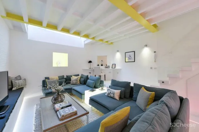 将一家旧轮胎店改造成两个设计精美的小别墅 Hogarth Architects