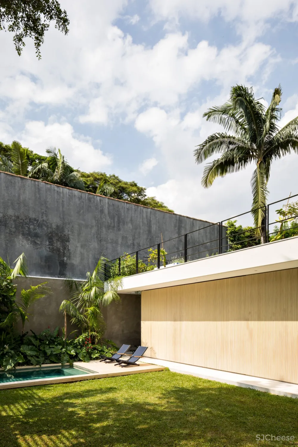 CR2 Architecture | Jacupiranga House , 现代明亮开放的绿色住宅
