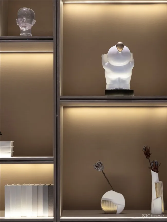 品辰设计 | 探索设计与光影共生的艺术空间 x 绿地艺展中心