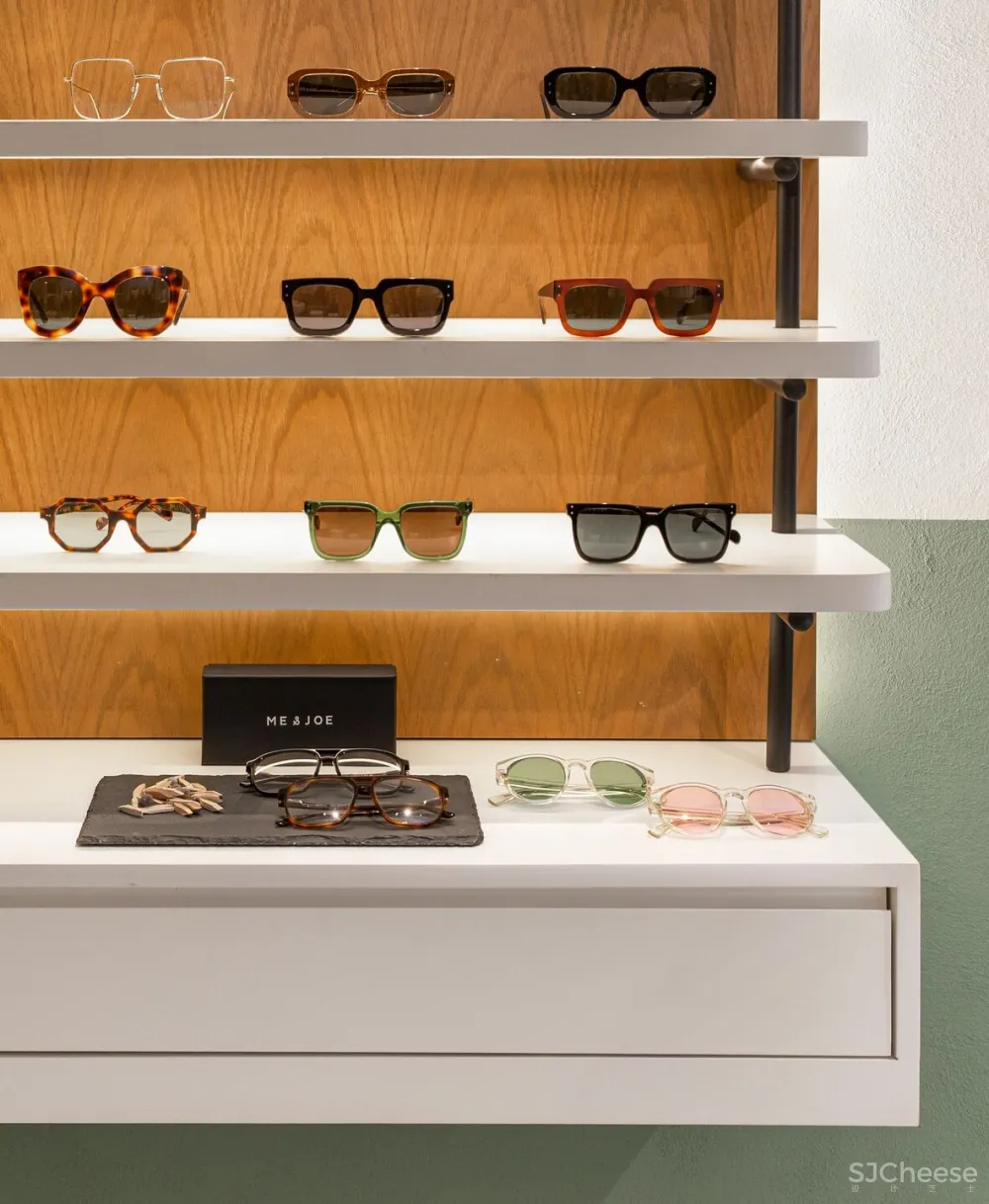 这家眼镜店告诉你,怎么把门做成橱窗 Urban Soul Project