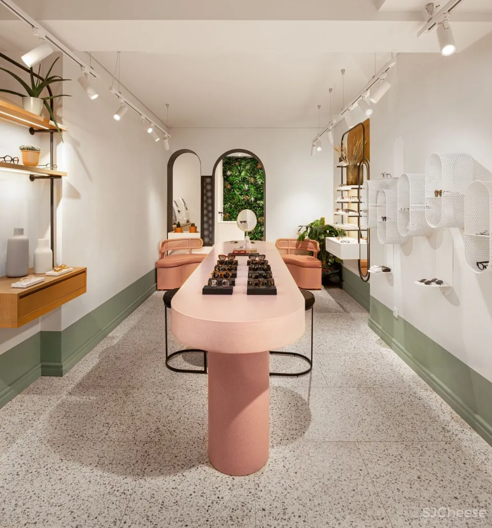 这家眼镜店告诉你,怎么把门做成橱窗 Urban Soul Project