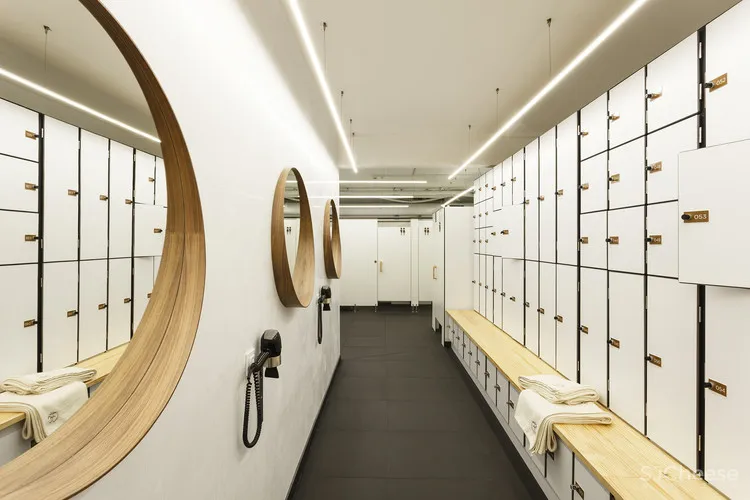 西班牙马 YogaOne 会所 Studio Shito