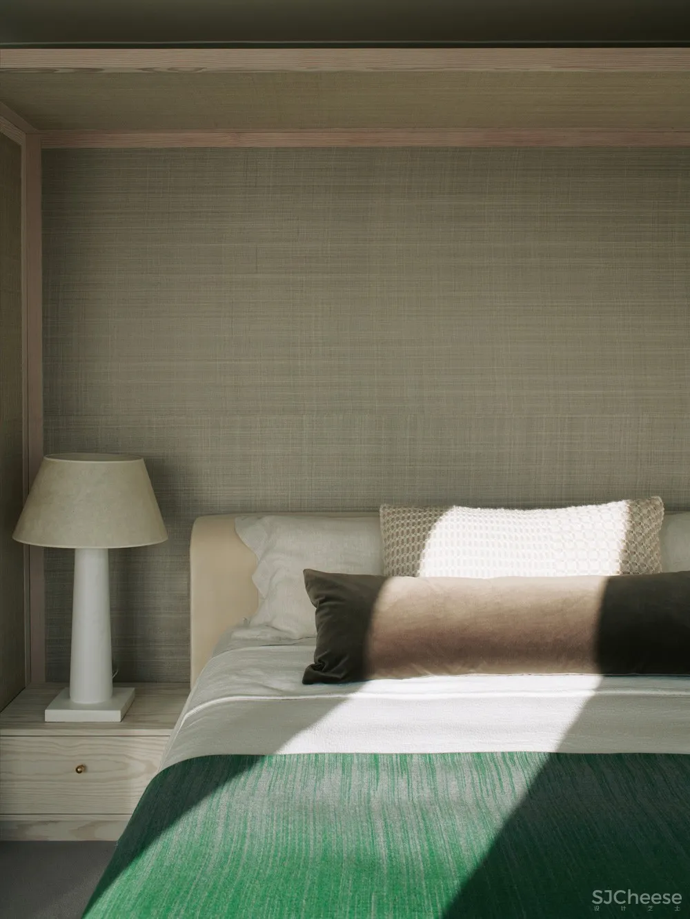 伦敦原BBC总部大楼顶层公寓设计 Waldo Works