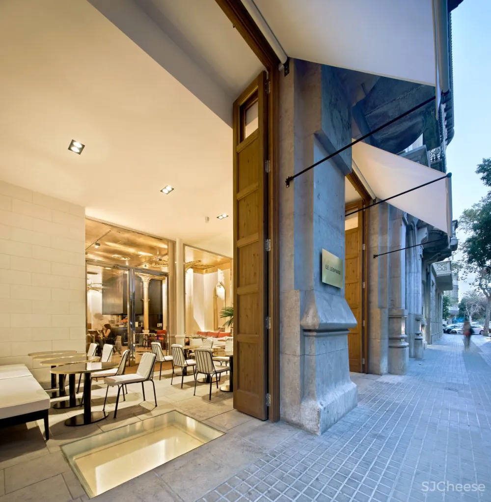 Djaba Diassamidze | Darial概念店 , 现代华丽的混泥土设计