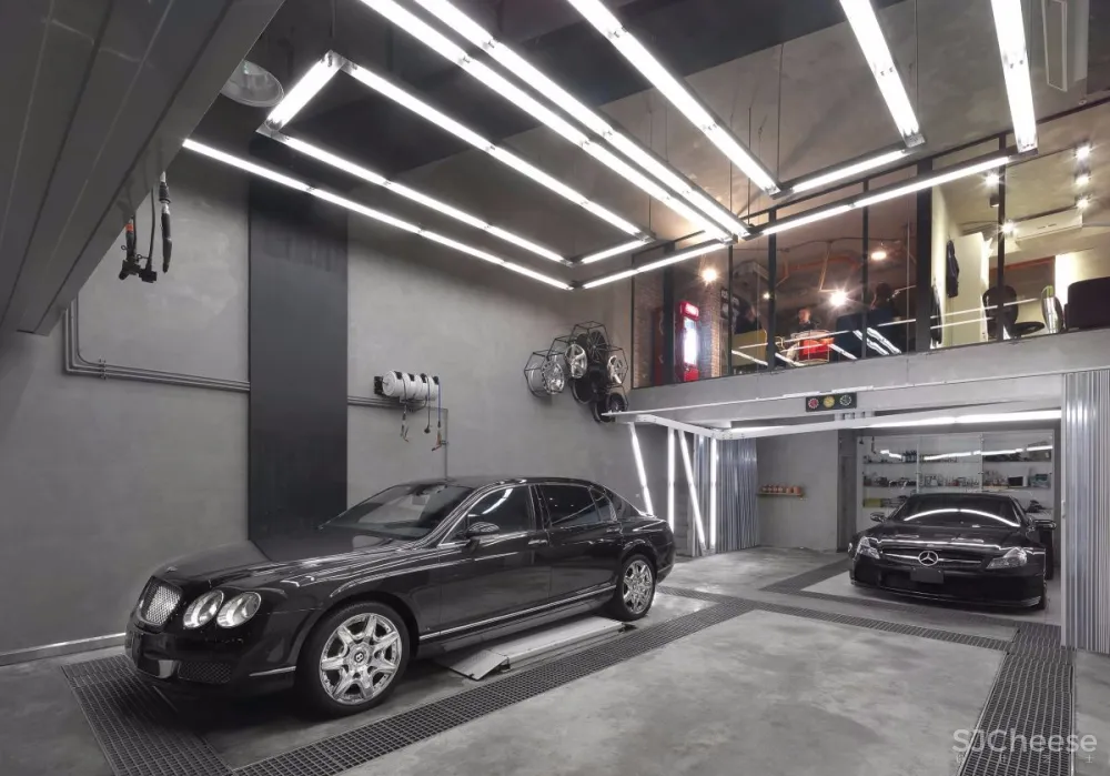 后现代 X 工业风=科幻质感汽修店