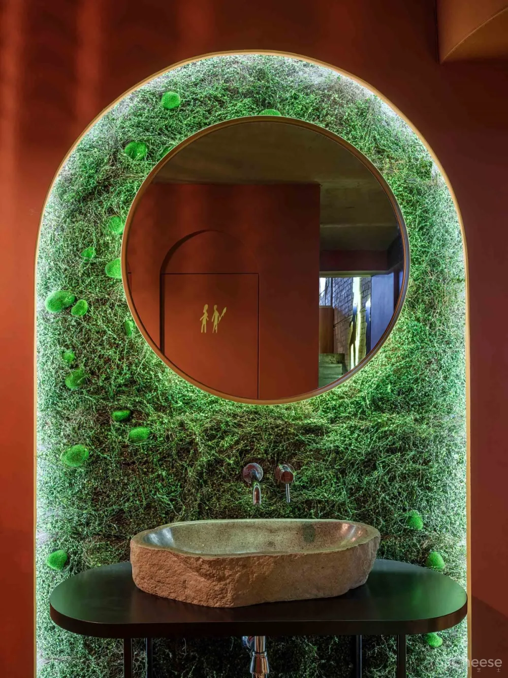 Anastasia Kasparyan | Sapiens餐厅 , 明亮多彩的餐饮空间