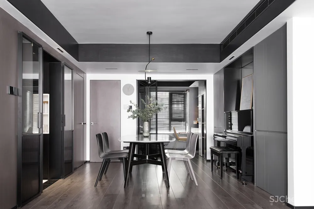 黑是一切颜色的尽头,是设计界的神秘宠儿