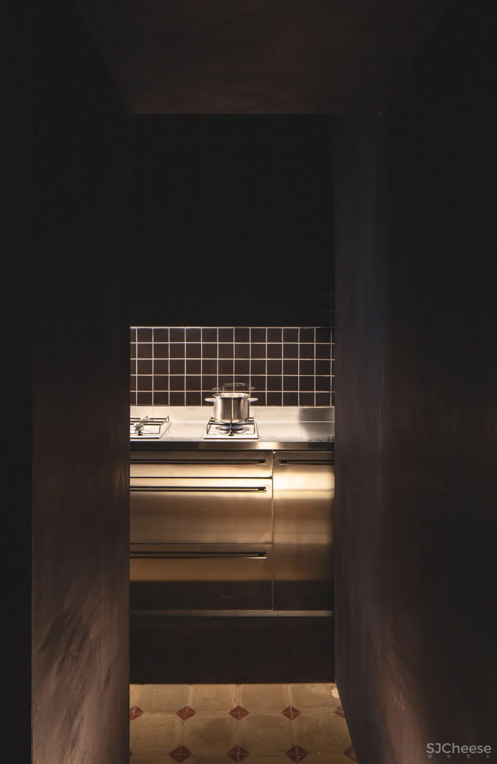 Francesc Rifé | R Apartment , 保留空间的原始本质