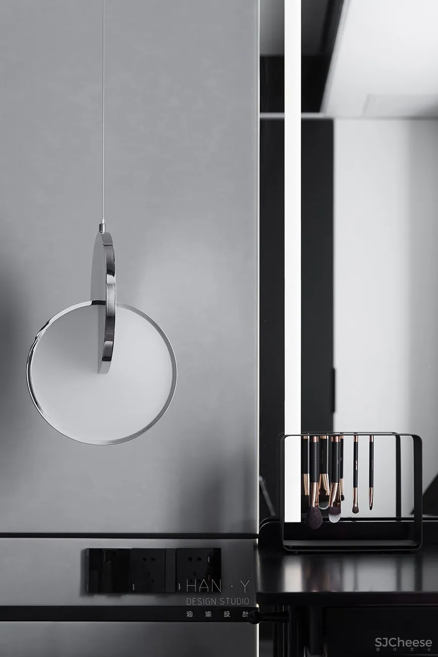 黑是一切颜色的尽头,是设计界的神秘宠儿