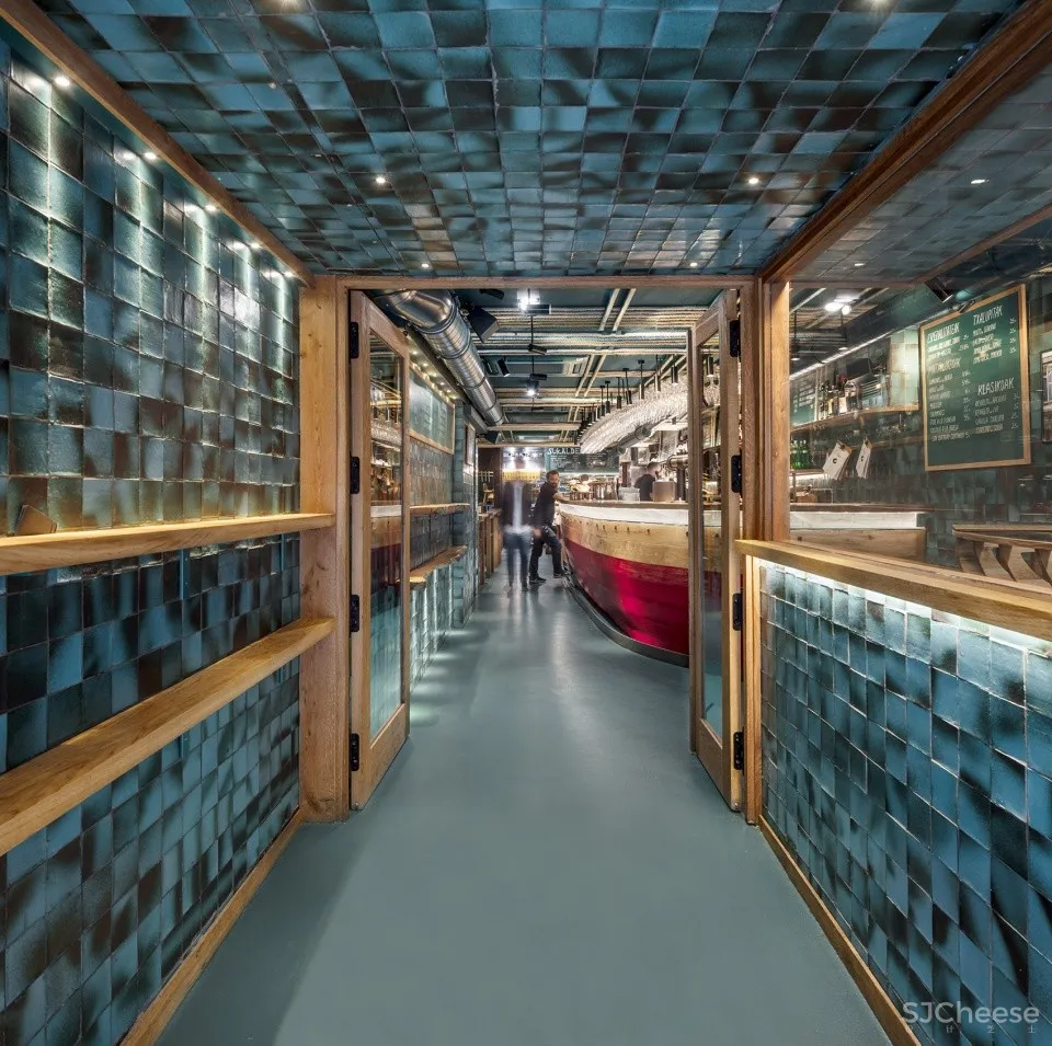 深绿色港口风餐厅酒吧，西班牙 EL EQUIPO CREATIVO