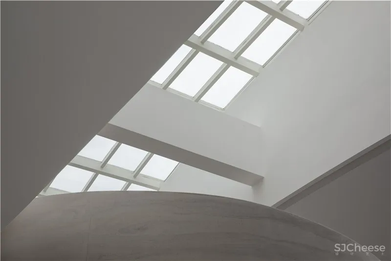 品辰设计 | 探索设计与光影共生的艺术空间 x 绿地艺展中心