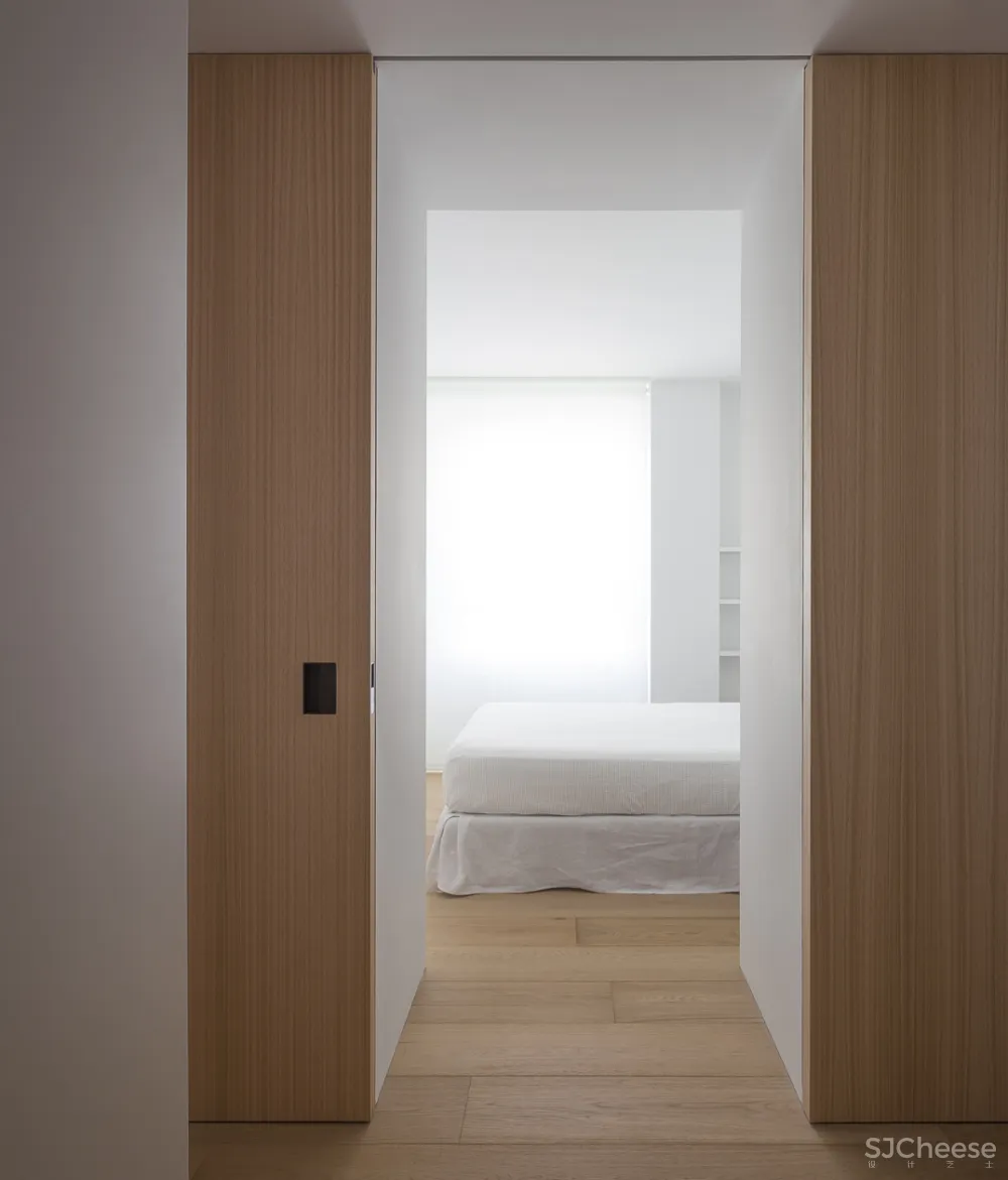 Francesc Rifé | RM Apartment , 舒适的简约公寓