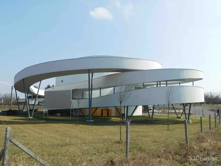 旋转,飞跃——匈牙利自行车服务中心 Cycling Center Ferdinand and Ferdinand Architects