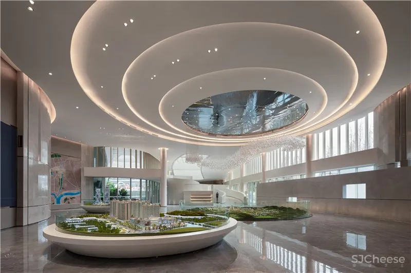 品辰设计 | 探索设计与光影共生的艺术空间 x 绿地艺展中心