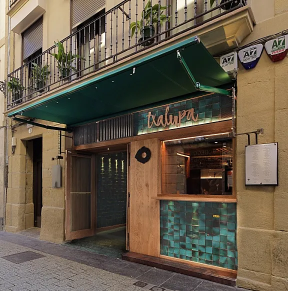 深绿色港口风餐厅酒吧，西班牙 EL EQUIPO CREATIVO