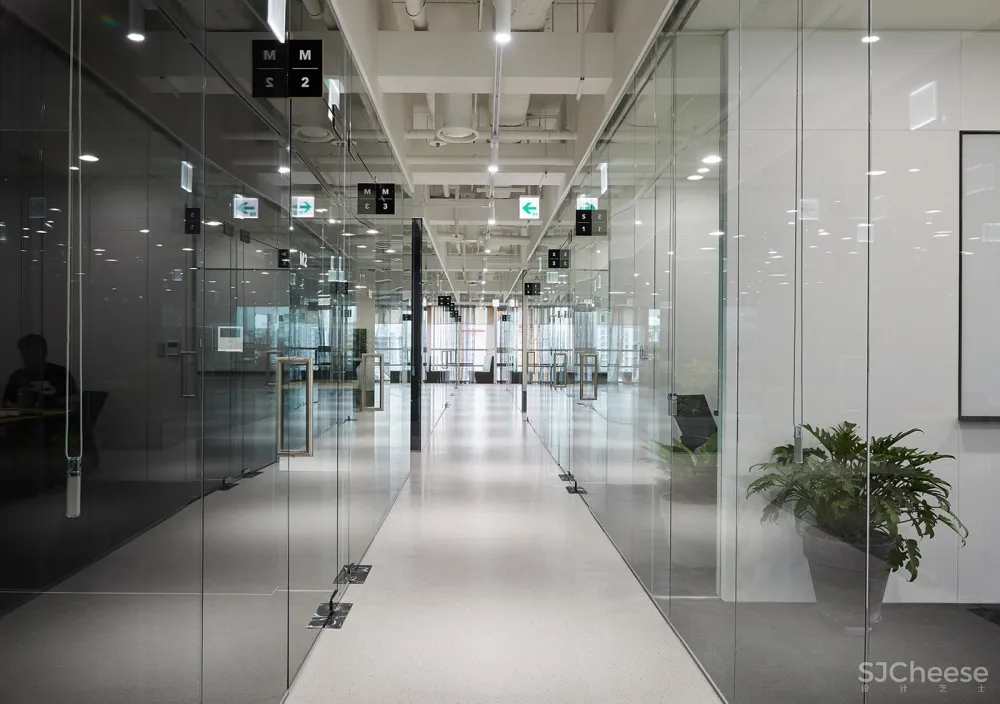 像儿童乐园的办公室 再造设计