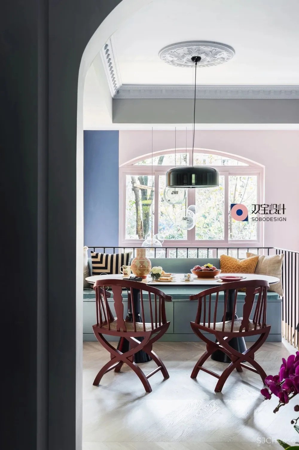 满满艺术复古风,她的家装扮得戏剧感十足 双宝设计