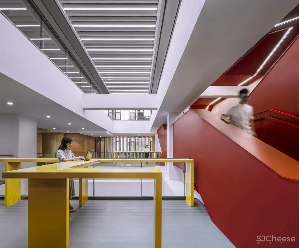 清华大学第四教学楼室内空间改造