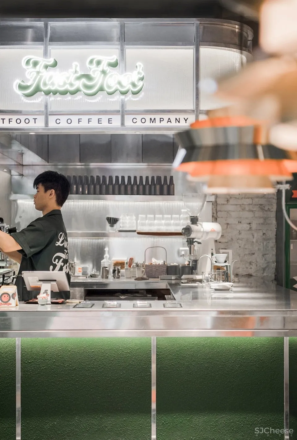 急急脚咖啡——复古绿 橙色，42㎡现代复古的轻奢质感 厚上设计