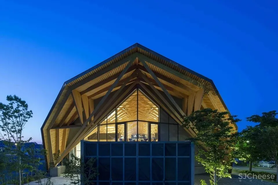 探索木质设计的极限 UENOA