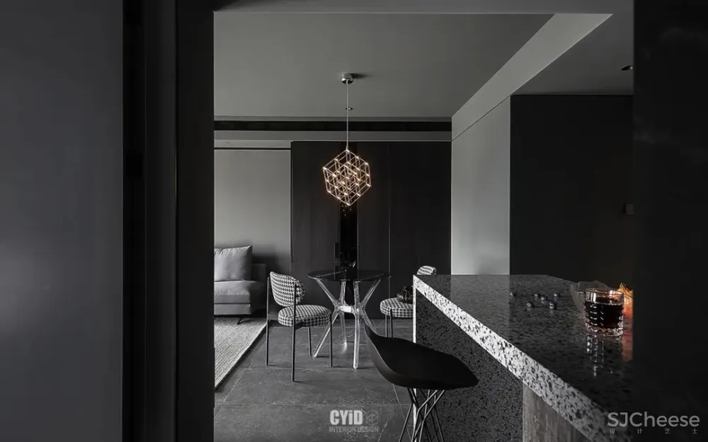 他家放荡不羁的暗黑系,让你再次为黑色沉迷 辰佑设计