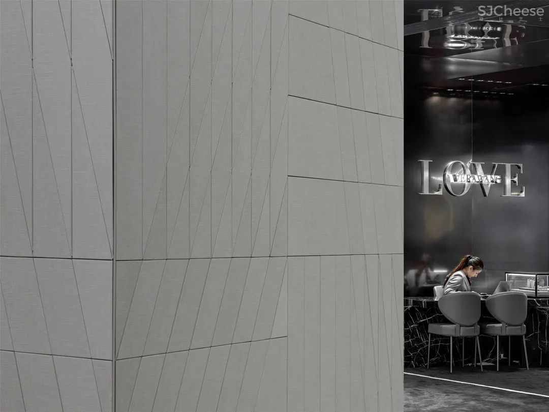 罗灵杰 龙慧祺:香港将军澳蓝塘傲会所 K11周大福