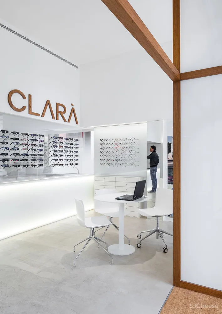 Optic Shop Renovation Arnau Vergés Tejero