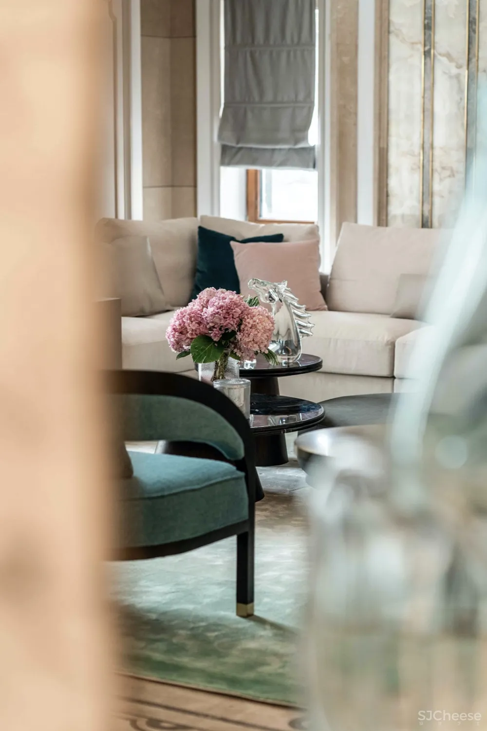 充满浪漫的阳光大宅在成都的私宅内低调呈现