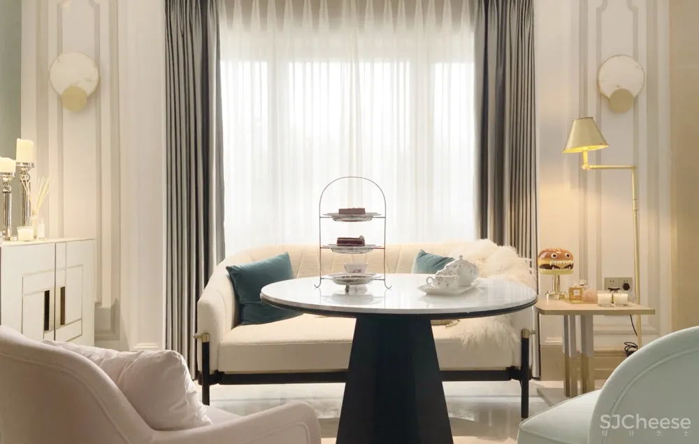 充满浪漫的阳光大宅在成都的私宅内低调呈现