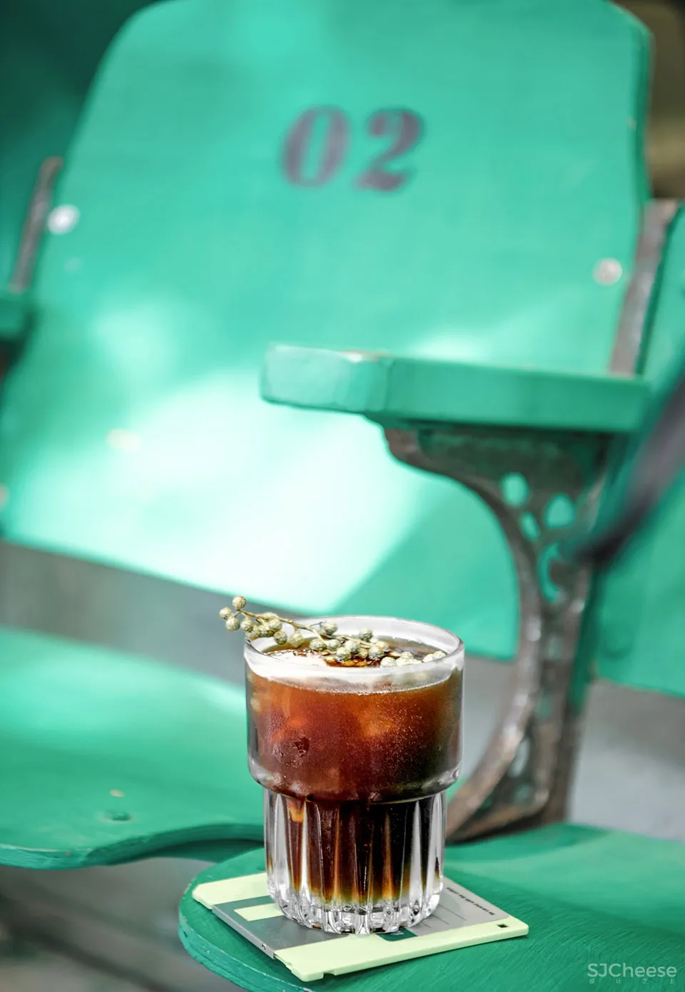 急急脚咖啡——复古绿 橙色，42㎡现代复古的轻奢质感 厚上设计