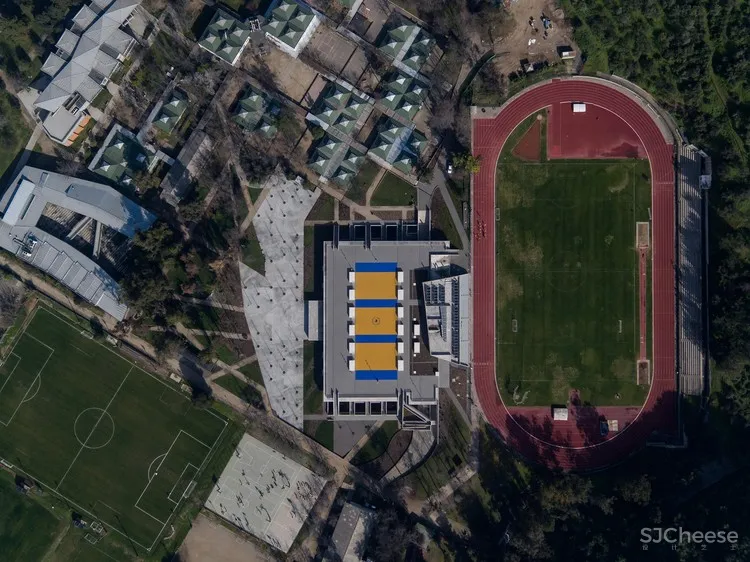 The Saint George College’s Gymnasium Gonzalo Mardones V Arquitectos