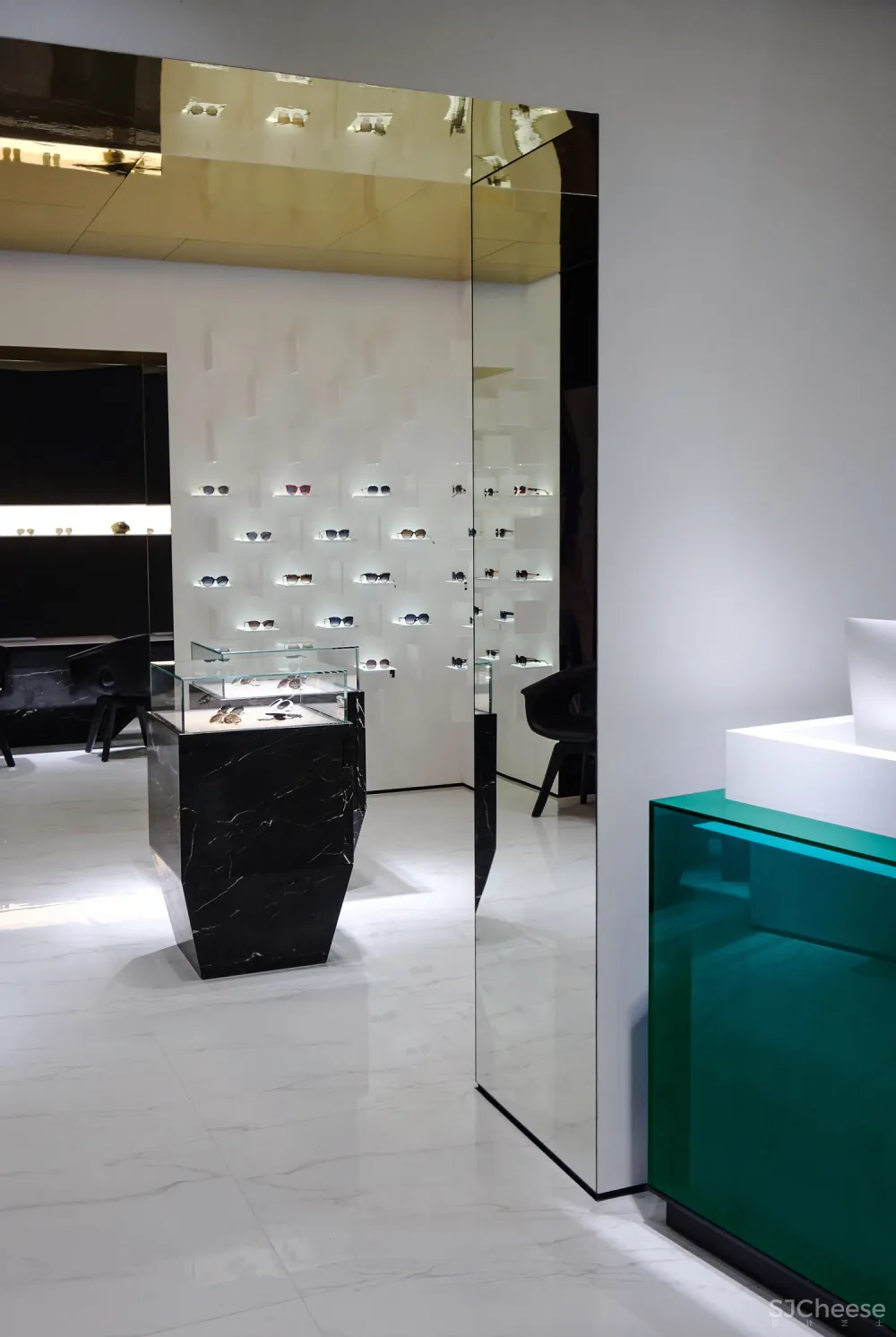 Bolon Eyewear Flagship Store by Ippolito Fleitz